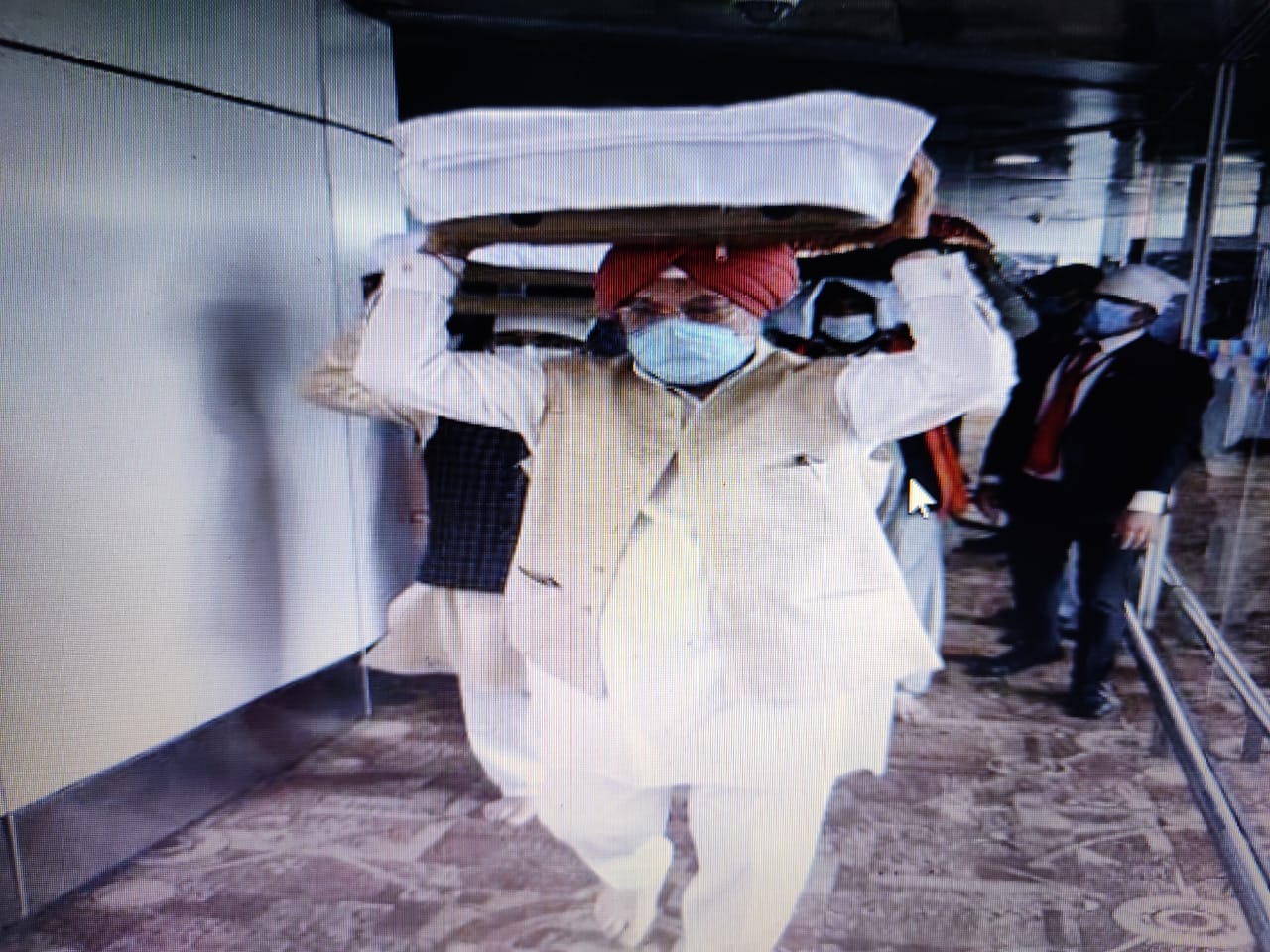अफगानिस्तान से विशेष विमान से गुरू ग्रंथ साहिब की प्रतियां भारत लाए गए